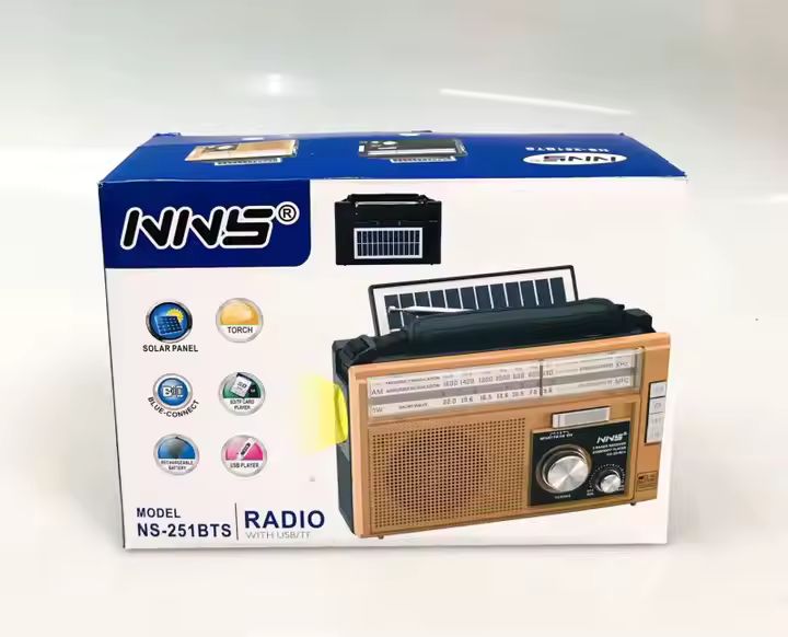 Radio cu aspect vintage - Incarcare solara, lanterna led , card SD