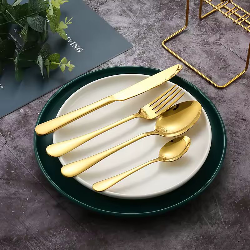 Set 24 tacamuri aurii din inox cu suport – Eleganta si rafinament